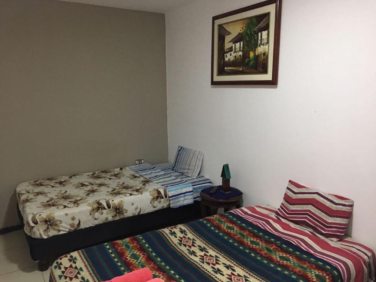 The Backpacker Hostal Ибарра Экстерьер фото