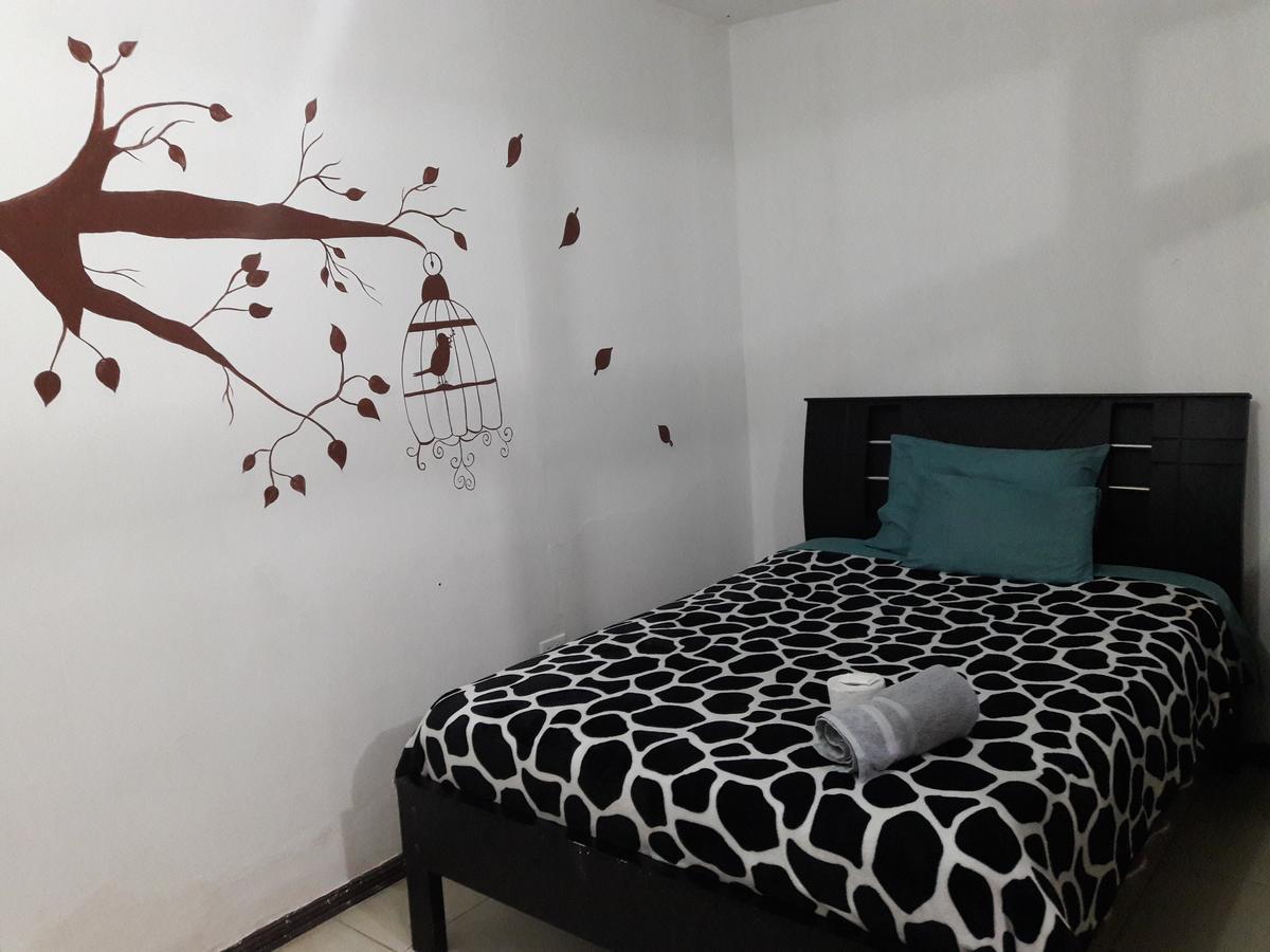 The Backpacker Hostal Ибарра Экстерьер фото
