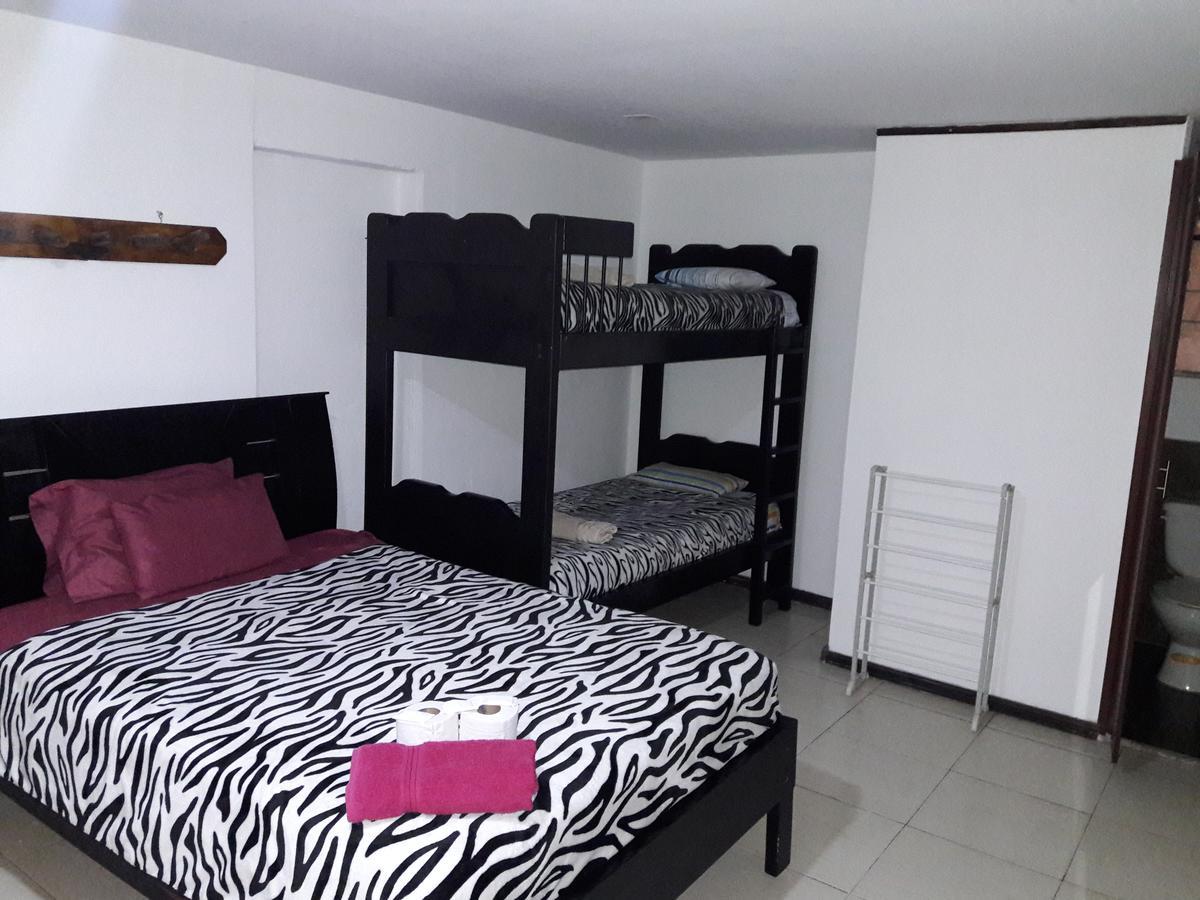 The Backpacker Hostal Ибарра Экстерьер фото