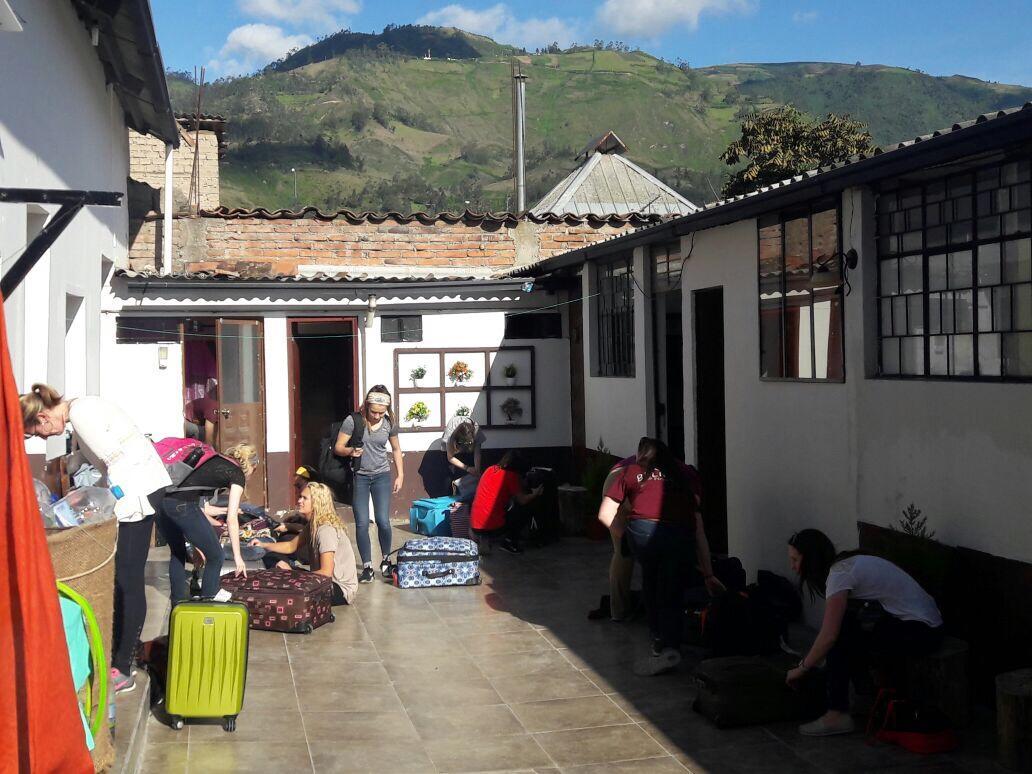 The Backpacker Hostal Ибарра Экстерьер фото