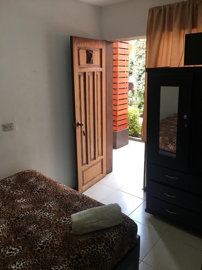 The Backpacker Hostal Ибарра Экстерьер фото