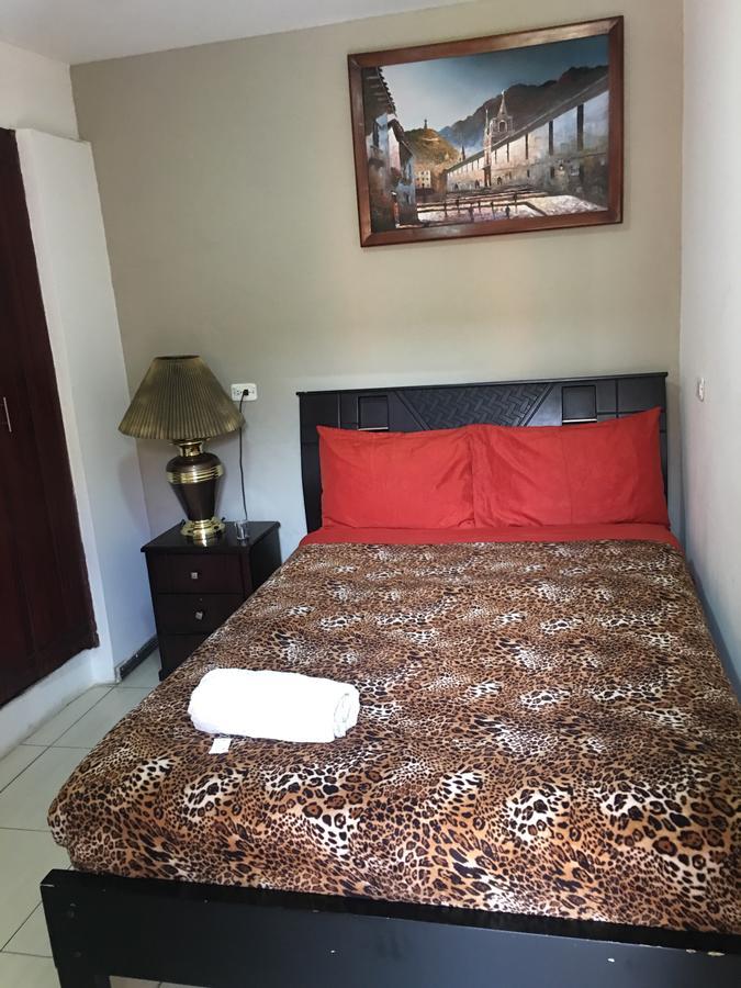 The Backpacker Hostal Ибарра Экстерьер фото