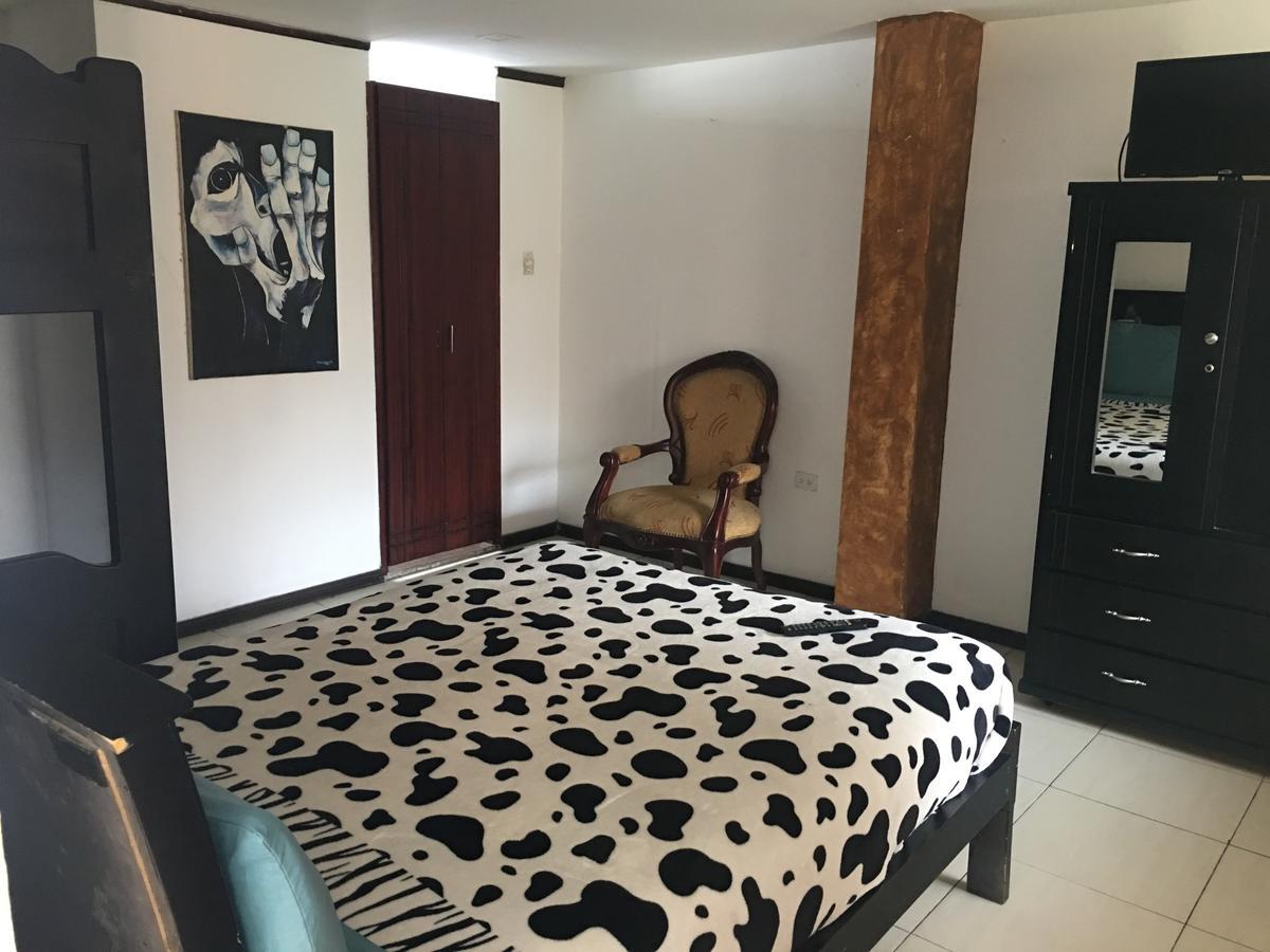 The Backpacker Hostal Ибарра Экстерьер фото