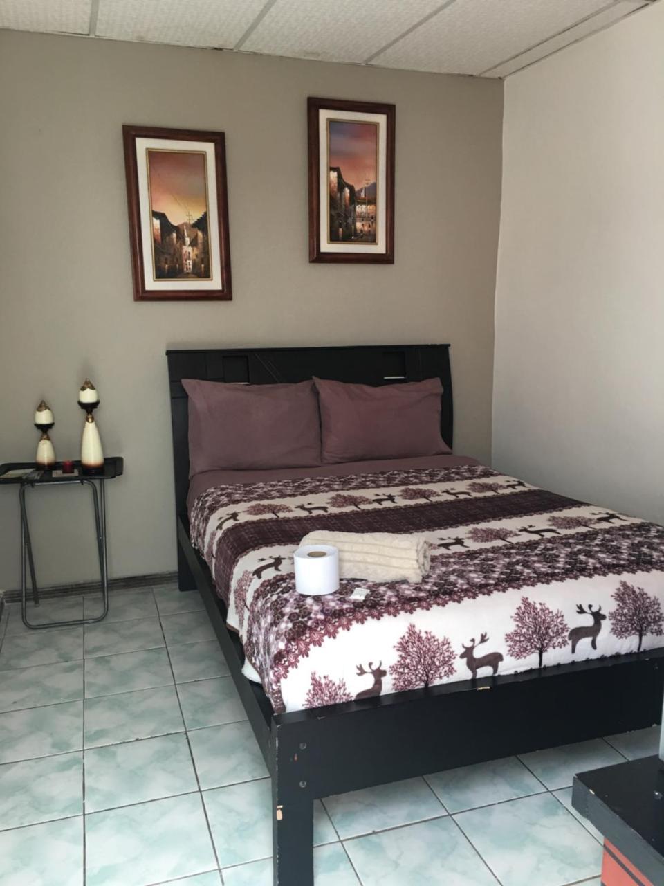 The Backpacker Hostal Ибарра Экстерьер фото