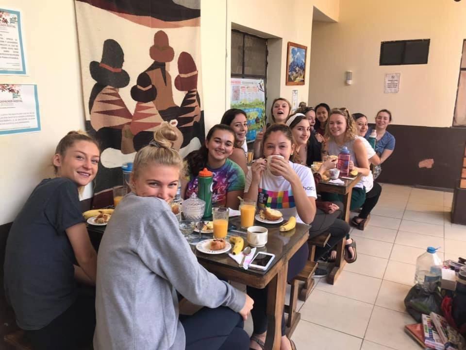 The Backpacker Hostal Ибарра Экстерьер фото