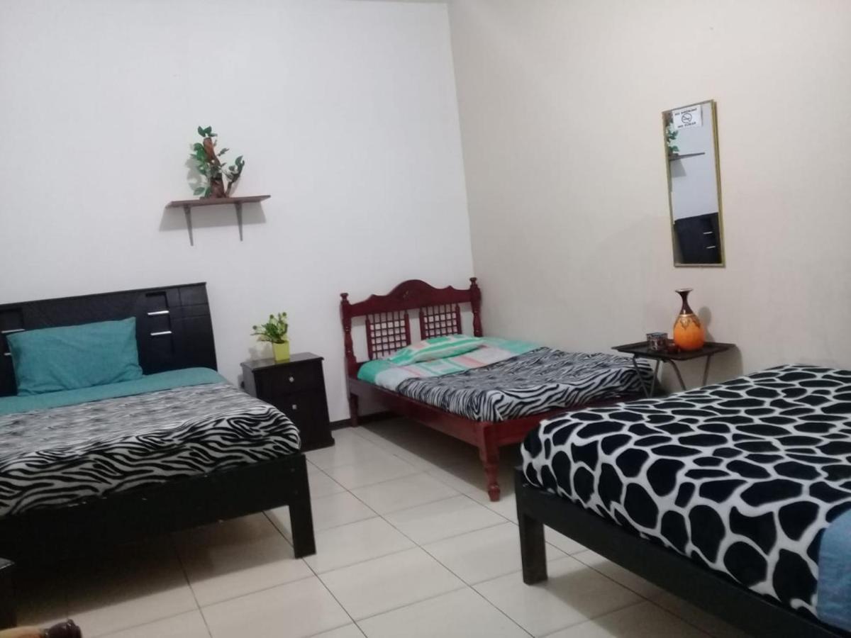 The Backpacker Hostal Ибарра Экстерьер фото