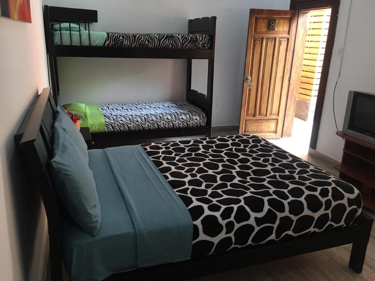 The Backpacker Hostal Ибарра Экстерьер фото