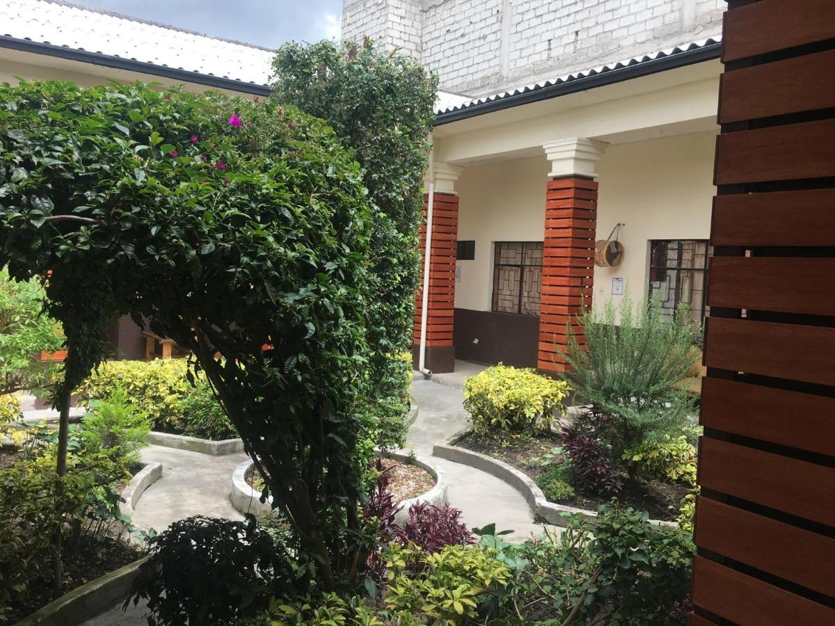 The Backpacker Hostal Ибарра Экстерьер фото